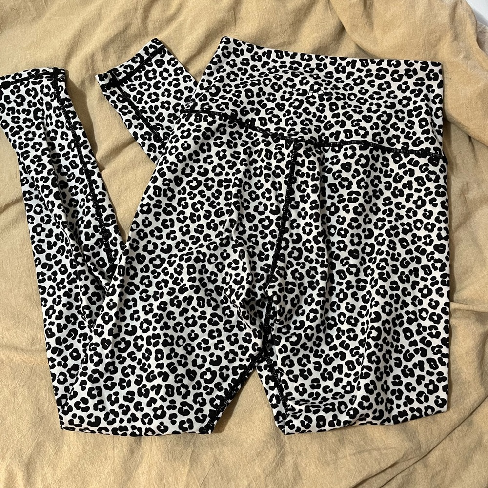 Ethos brand Medium Tall leopard leggings. Great condition